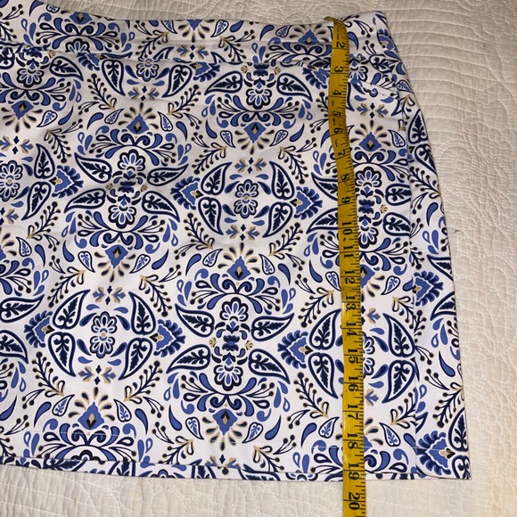 croft & Barrow Effortless Stretch Short in White/Blue Boho Tile 14 - Picture 5 of 7